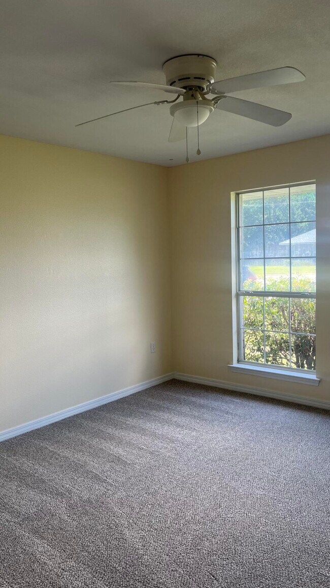 Building Photo - 2154 Castle Grove Dr