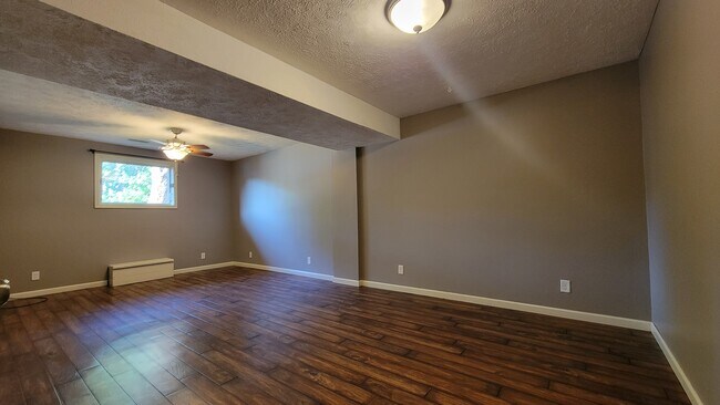 Building Photo - Josephine (Millard Highlands South)