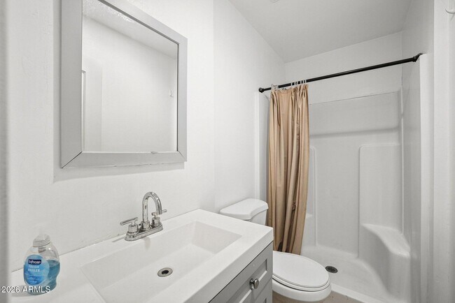 Building Photo - 1137 E Bishop Dr