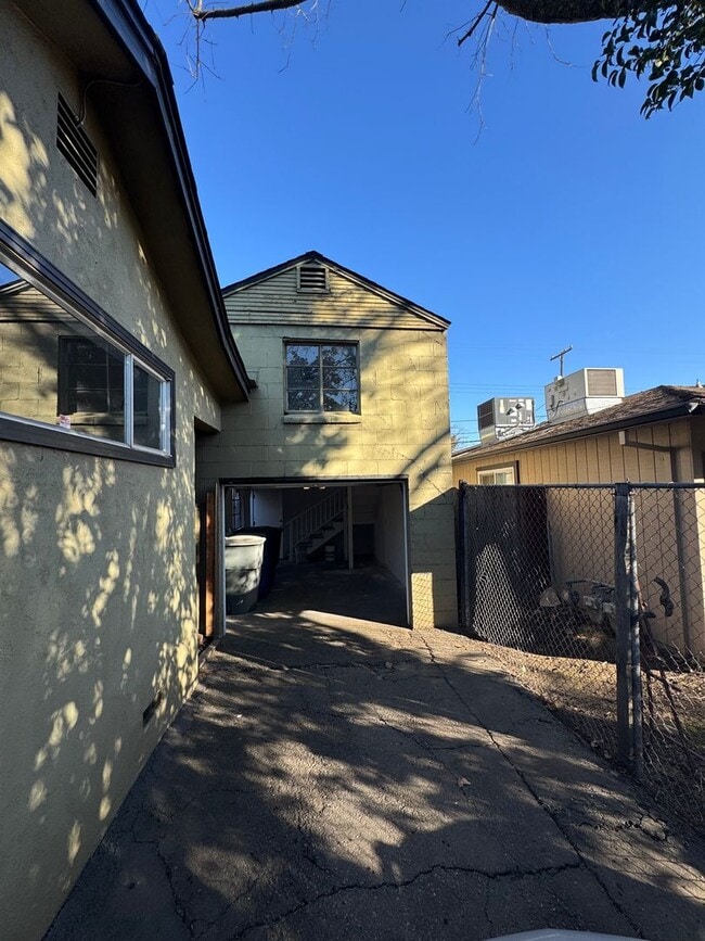Building Photo - 3 bedroom 2 bathroom single family home | Located in Tahoe Park