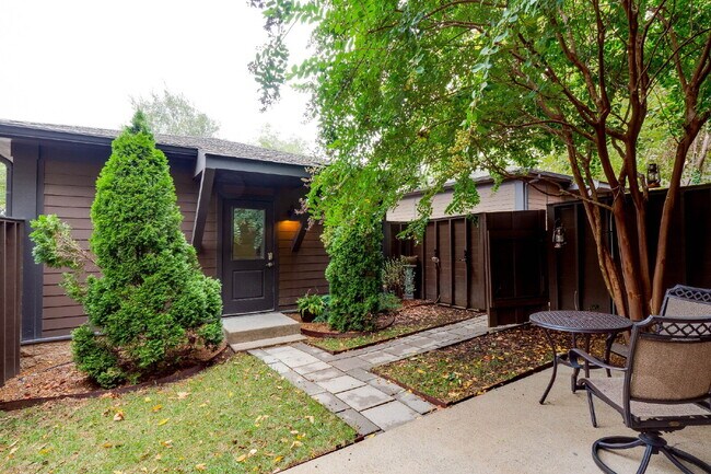 Building Photo - Luxury 12 South Brownstone with Courtyard | Rooftop Deck with Fireplace & Scenic Views | 2-Car Ga...
