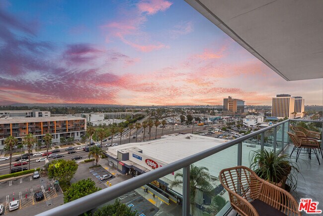 Building Photo - 13600 Marina Pointe Dr