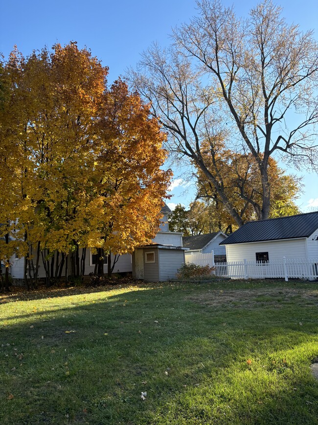 Building Photo - 300 Magnolia St