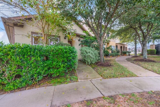 Building Photo - 3521 Clearview Cir