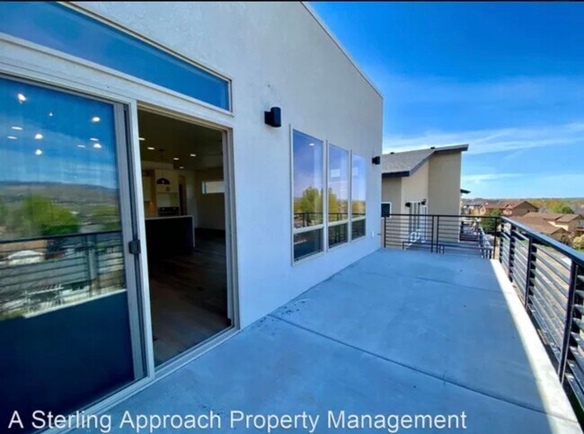 Building Photo - Close to Micron! Luxury Town Home With Two...