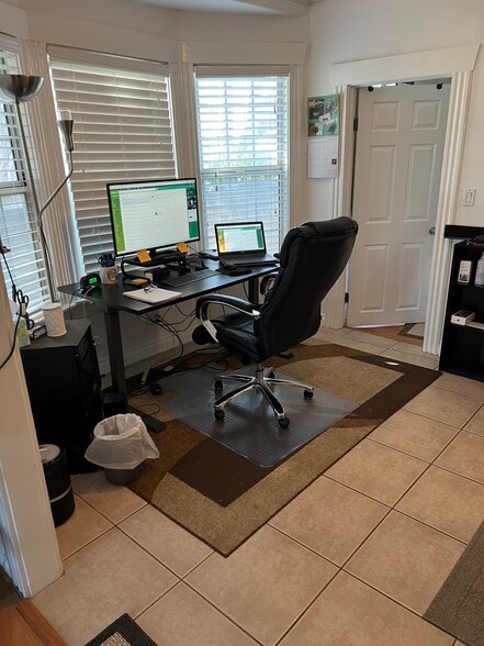 Home Office; ideal for working remotely - 607 N Garfield Ave