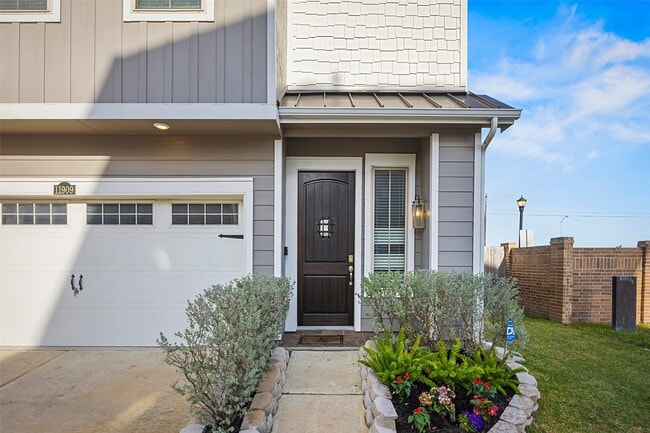 Building Photo - 11909 Primrose Creek Trail