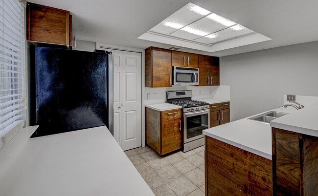 Building Photo - 2109 Singletree Ave