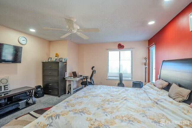 Building Photo - 58 Park Gate Dr