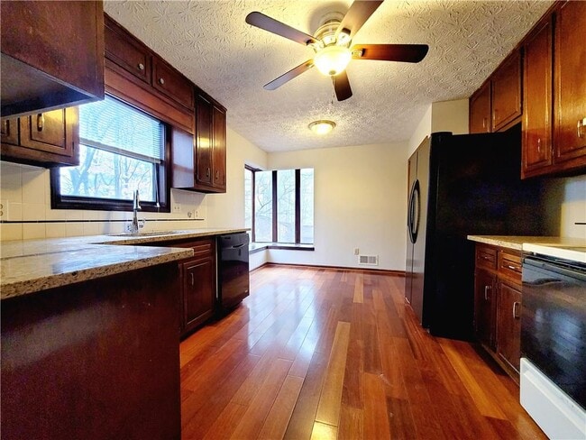 Building Photo - 3441 Rocky Springs Ct NE