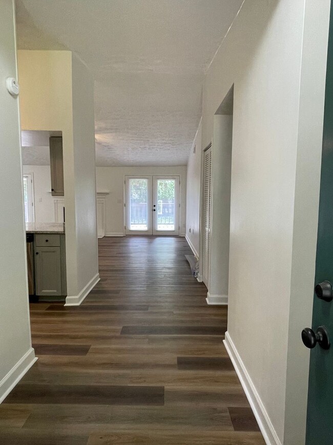 Building Photo - Beautifully renovated 3/2 off of Newton Br...