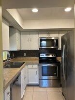 Building Photo - 1562 SE Royal Green Cir