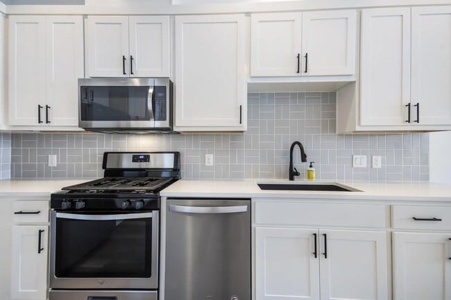 Building Photo - 607 W St Johns Ave