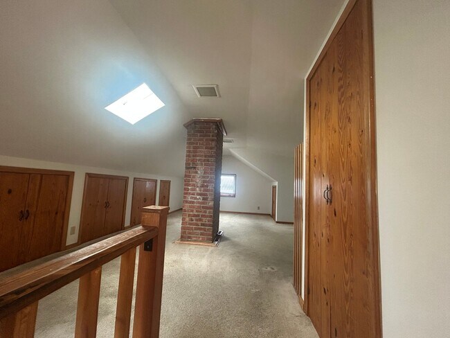 Building Photo - 407 Frank St