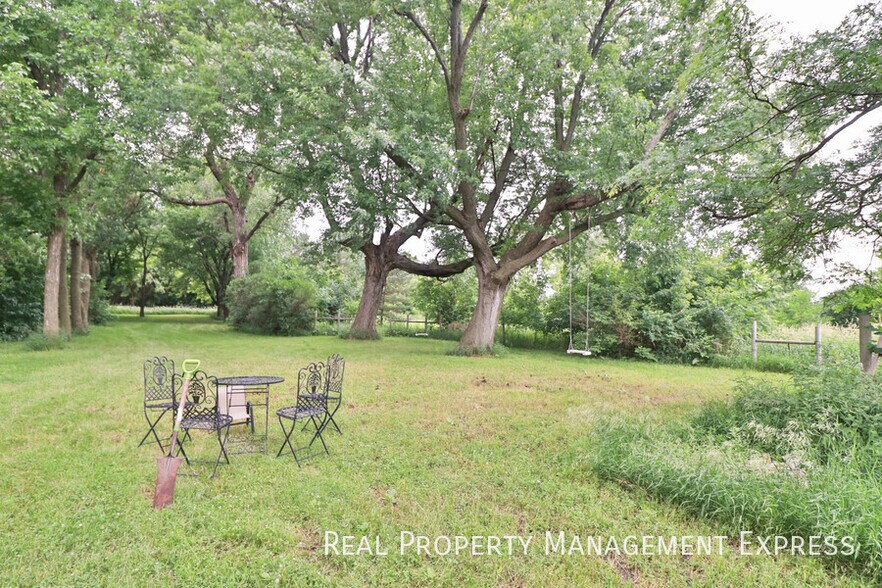 Building Photo - 3 Bedroom Acreage in Southeast Sioux Falls