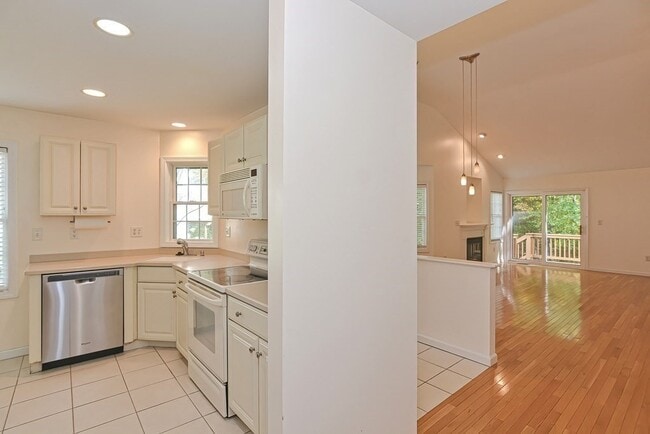 Building Photo - 123 Lordvale Blvd