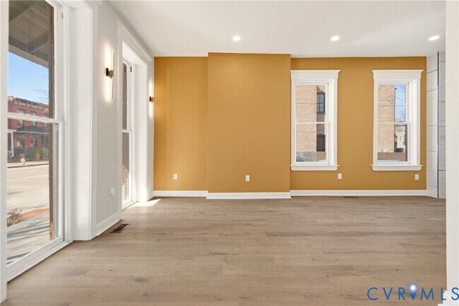 Building Photo - 316 W Clay St