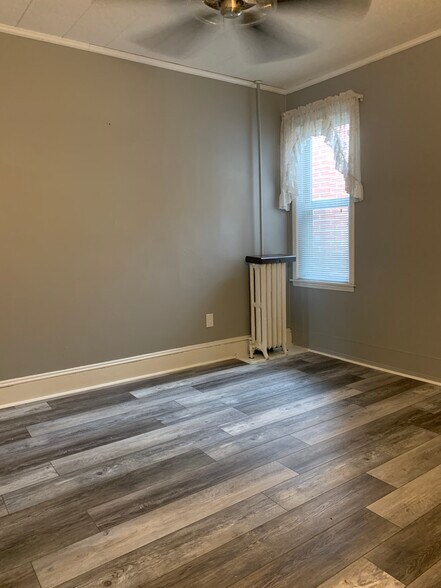 Building Photo - 1314 E Centre St