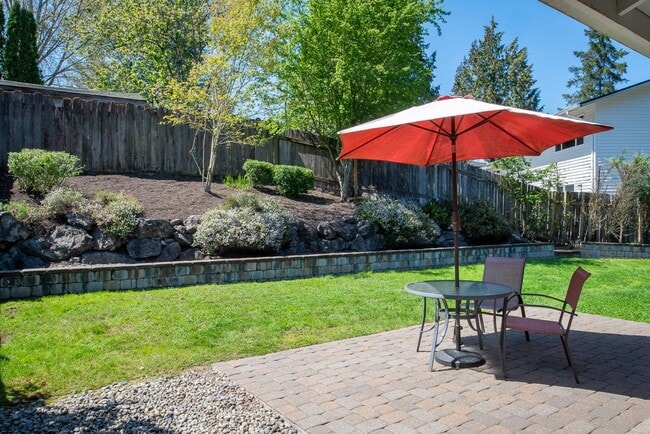 Building Photo - Peaceful neighborhood setting within walki...