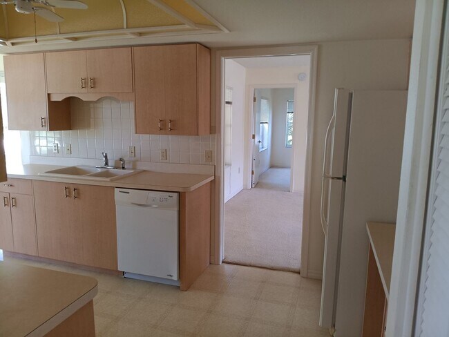 Building Photo - 2 bedroom 2 bathroom Large House for rent ...
