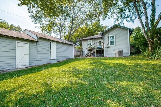 Building Photo - 816 Cristler Ave