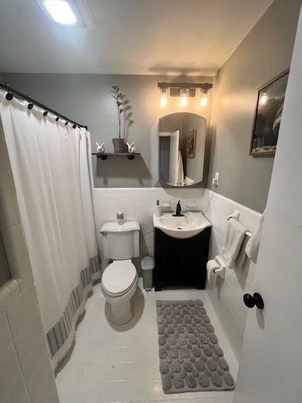 Building Photo - 2037 Jordan Terrace NE