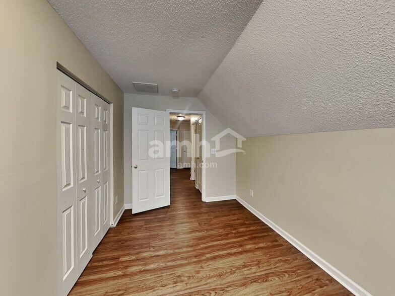 Building Photo - 15464 Stone Hollow Dr