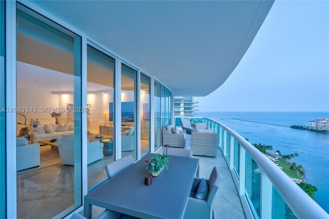 Building Photo - 1000 South Pointe Dr