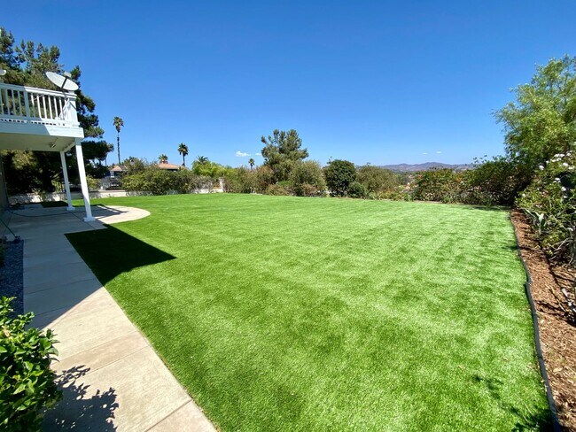 Building Photo - Executive 5 BR Home With Pool RV Parking H...