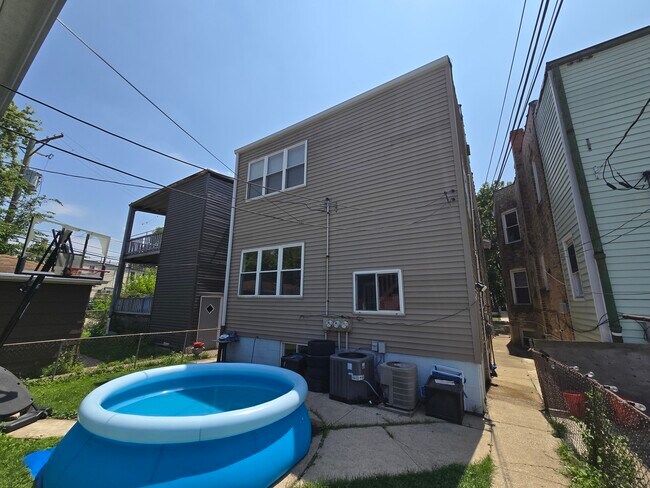 Building Photo - 5030 W Hutchinson St