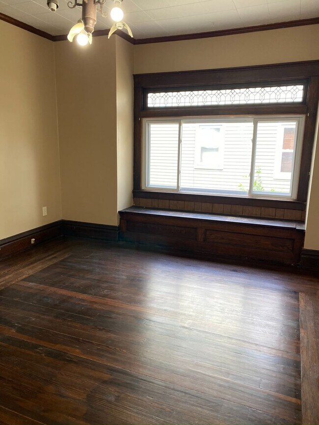 Building Photo - 326 E Liberty St