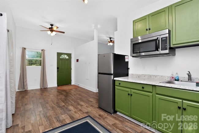 Building Photo - 1954 Garibaldi Ave