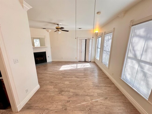 Building Photo - 402 W 44th St