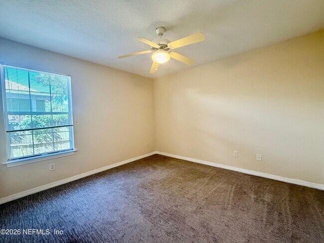 Building Photo - 2418 Hydrangea St
