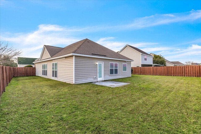 Building Photo - Completely Renovated 4 Bed/2 Bath in White...