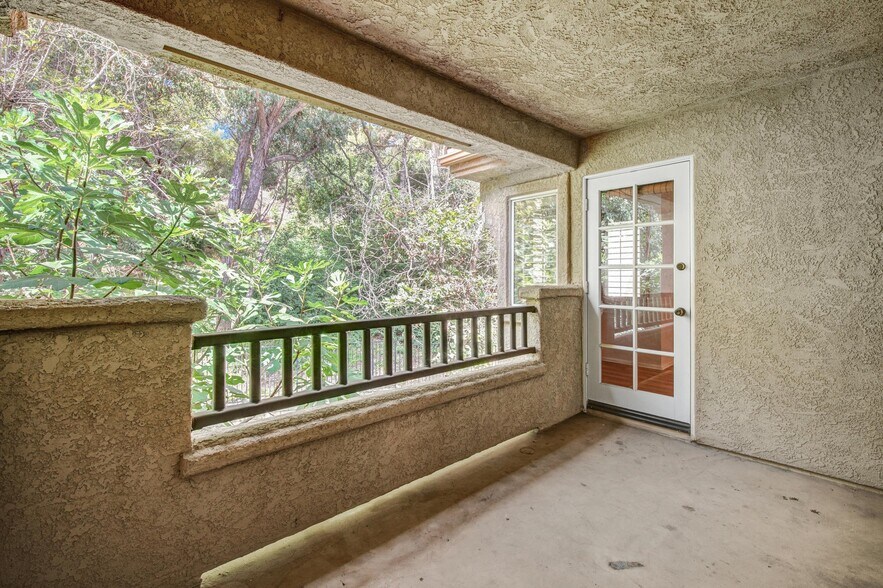 Building Photo - 23930 Arroyo Park Dr