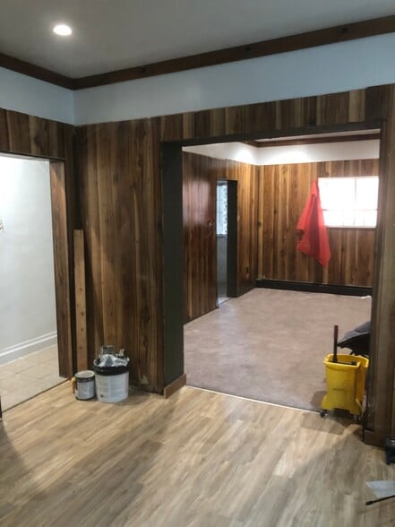 Building Photo - 818 Loyal Way