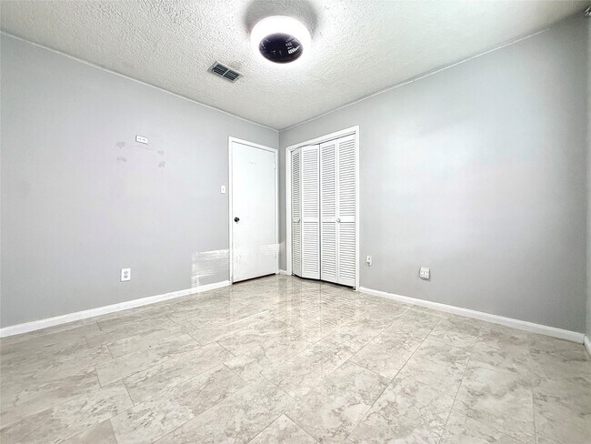 Building Photo - 9002 Sabastian Dr