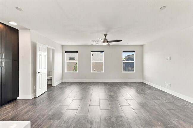 Building Photo - 9050 W Tropicana Ave