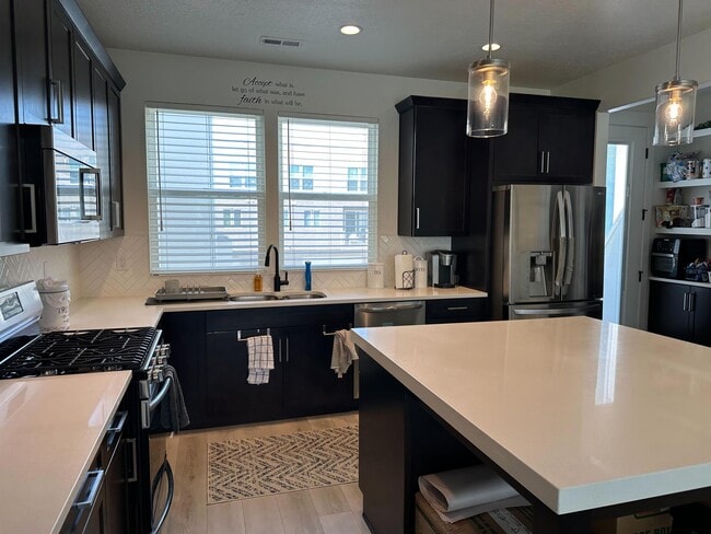 Building Photo - 4672 Vermillion Dr