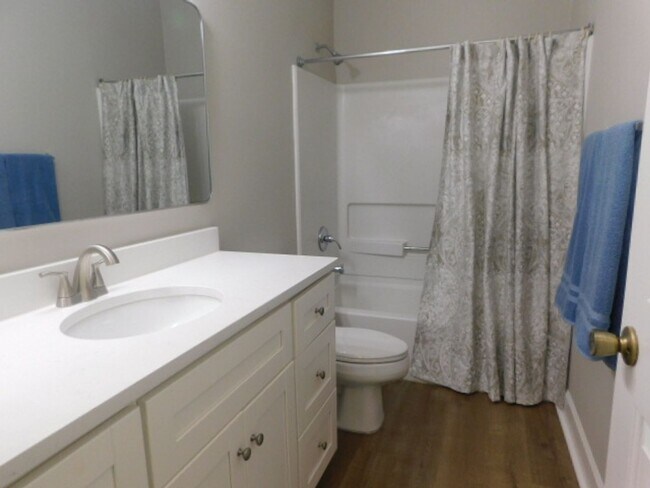 Building Photo - 2 Bedroom Located in Summerfield Community