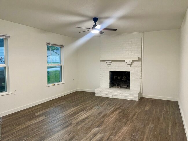Building Photo - 5819 Flax Bourton St