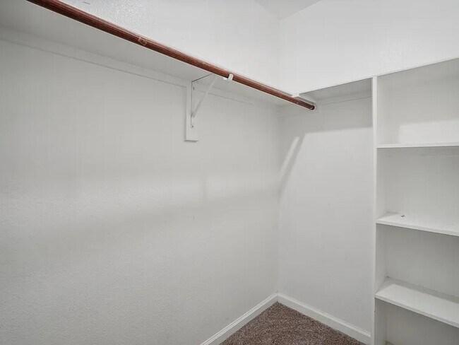 Building Photo - 118 Barrington Ln