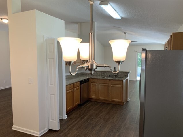 Building Photo - 98 Marisco Way