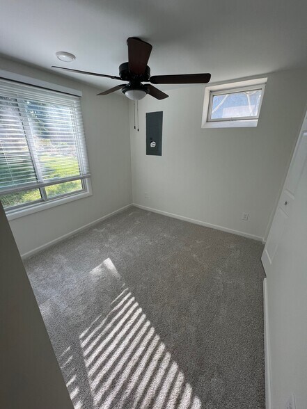Building Photo - 50 Hackberry Hl