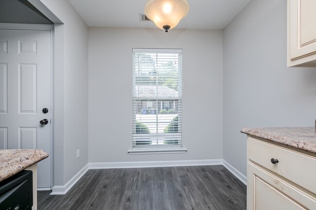 Building Photo - 119 Village Run