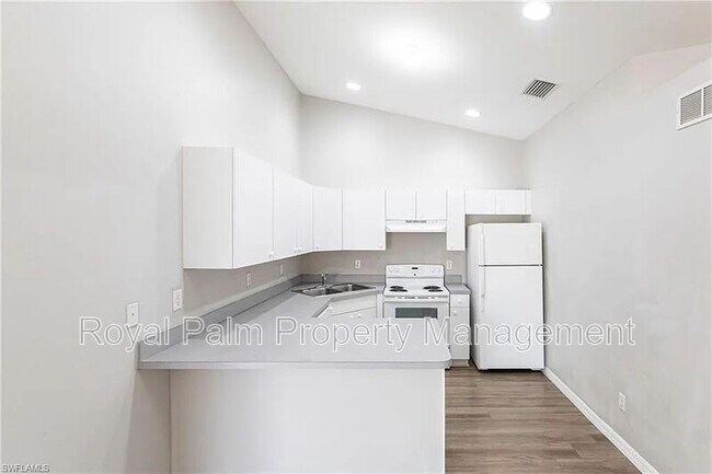 Building Photo - 2130 NE 8th Pl