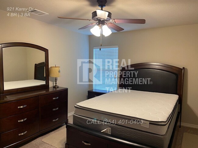 Building Photo - 921 Karey Dr