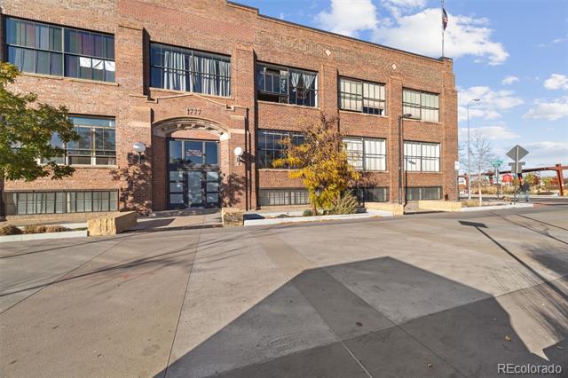 Building Photo - 1777 E 39th Ave