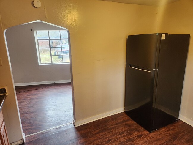 Building Photo - Newly Renovated 2 bedroom Section 8 NO APP...